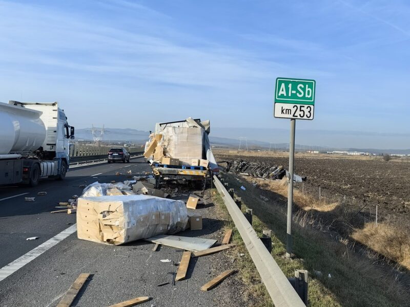 accident grav pe autostrada a1, la ieșirea spre aeroportul sibiu. un bărbat dus de urgență la spital (foto)