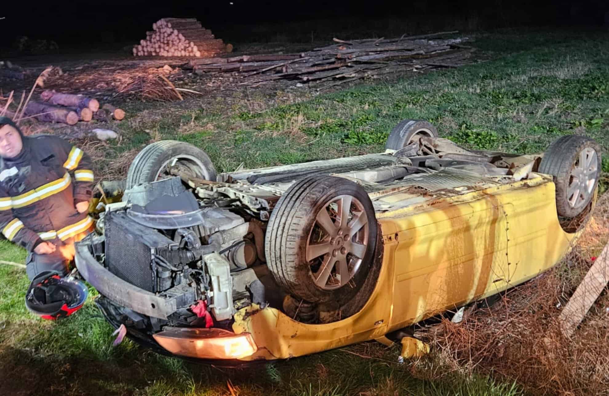 Accident la ieșire din Sadu spre Tălmaciu. Un vitezoman s-a răsturnat în șanț (foto)