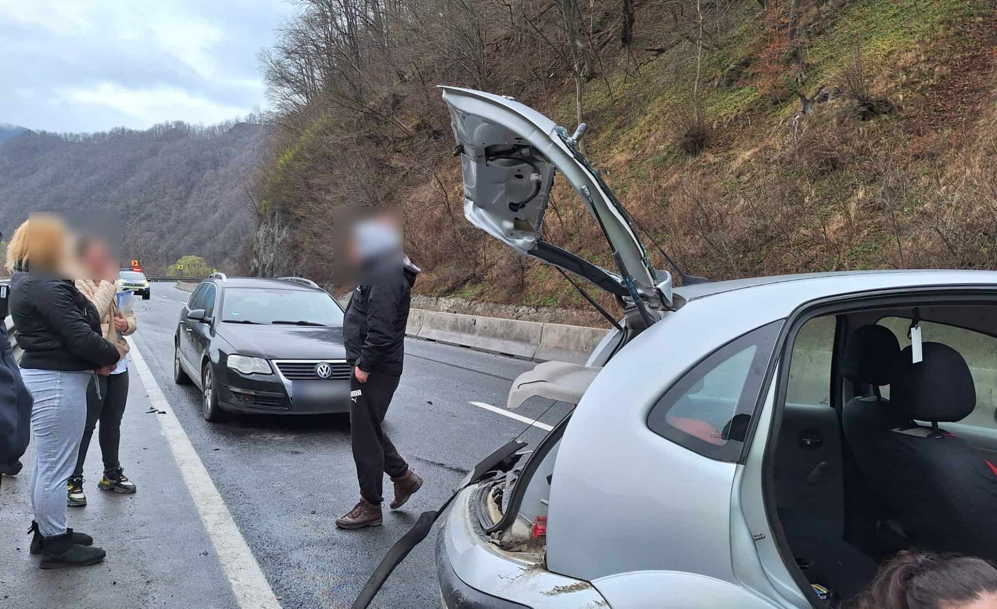 Accident pe DN7 în Lazaret. Trafic îngreunat la intrare pe Valea Oltului