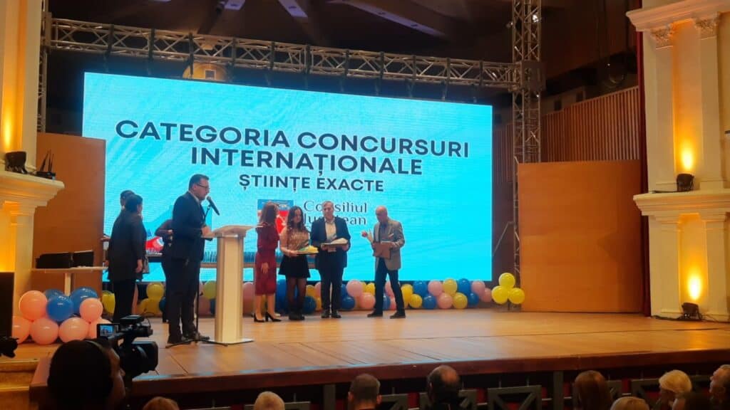 Sala Thalia neîncăpătoare la Gala Performanței. Peste 200 de elevi premiați de autorități sub privirile Ministrului Educației. „Acești sibieni au muncit și au reușit” (foto, video)