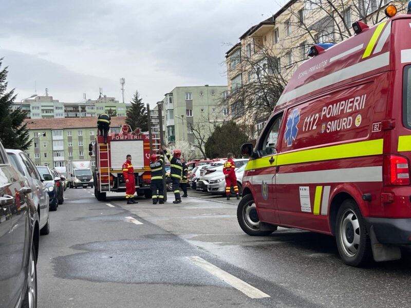 panică pe strada miraslău. imagini noi de la blocul în care a izbucnit incendiul (video, foto)