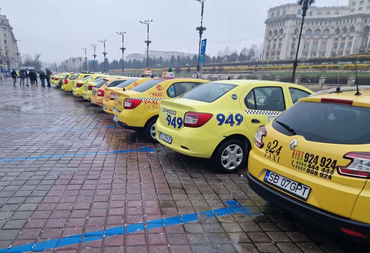 taximetriștii sibieni au plecat din nou la bucurești. 30 de șoferi protestează în capitală