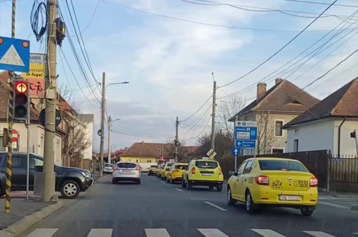 Taximetriștii protestează pe străzile din Sibiu. Timp de mai multe zile, fără a bloca traficul