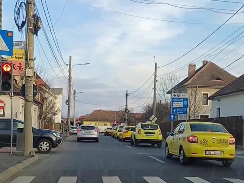 taximetriștii protestează pe străzile din sibiu. timp de mai multe zile, fără a bloca traficul