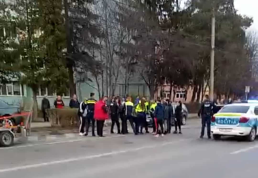 scandal de amploare pe strada rahovei după un accident. mai multe echipaje de poliție au intervenit (video)