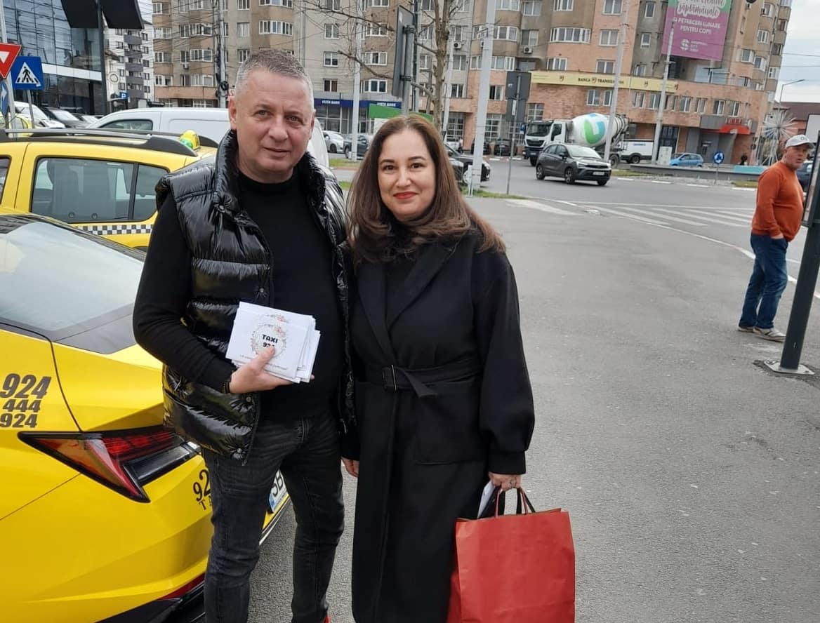 o sută de mărțișoare, dăruite de taximetriștii sibieni de 1 martie