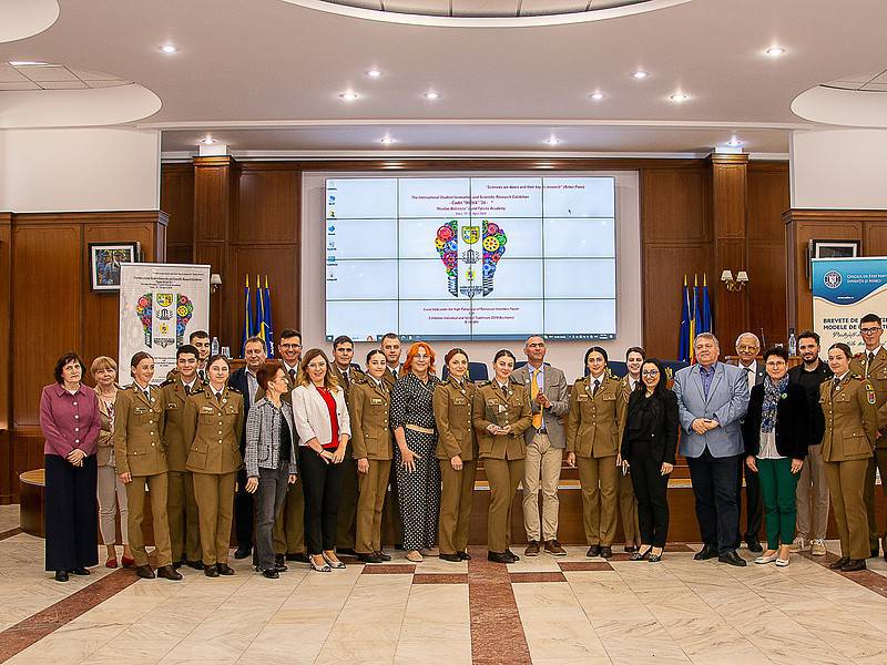 peste 40 de invenţii și inovaţii militare prezentate la sibiu de către studenți militari și cercetători din românia și alte 3 țări (foto)