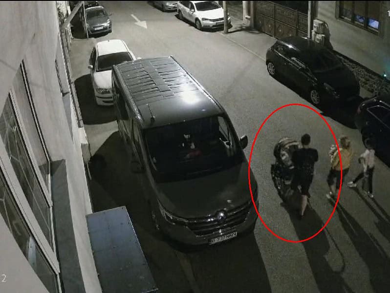 poliția l-a identificat pe bărbatul care a avariat zeci de mașini pe o stradă din sibiu. este din timiș și s-a ales cu dosar penal (foto video)