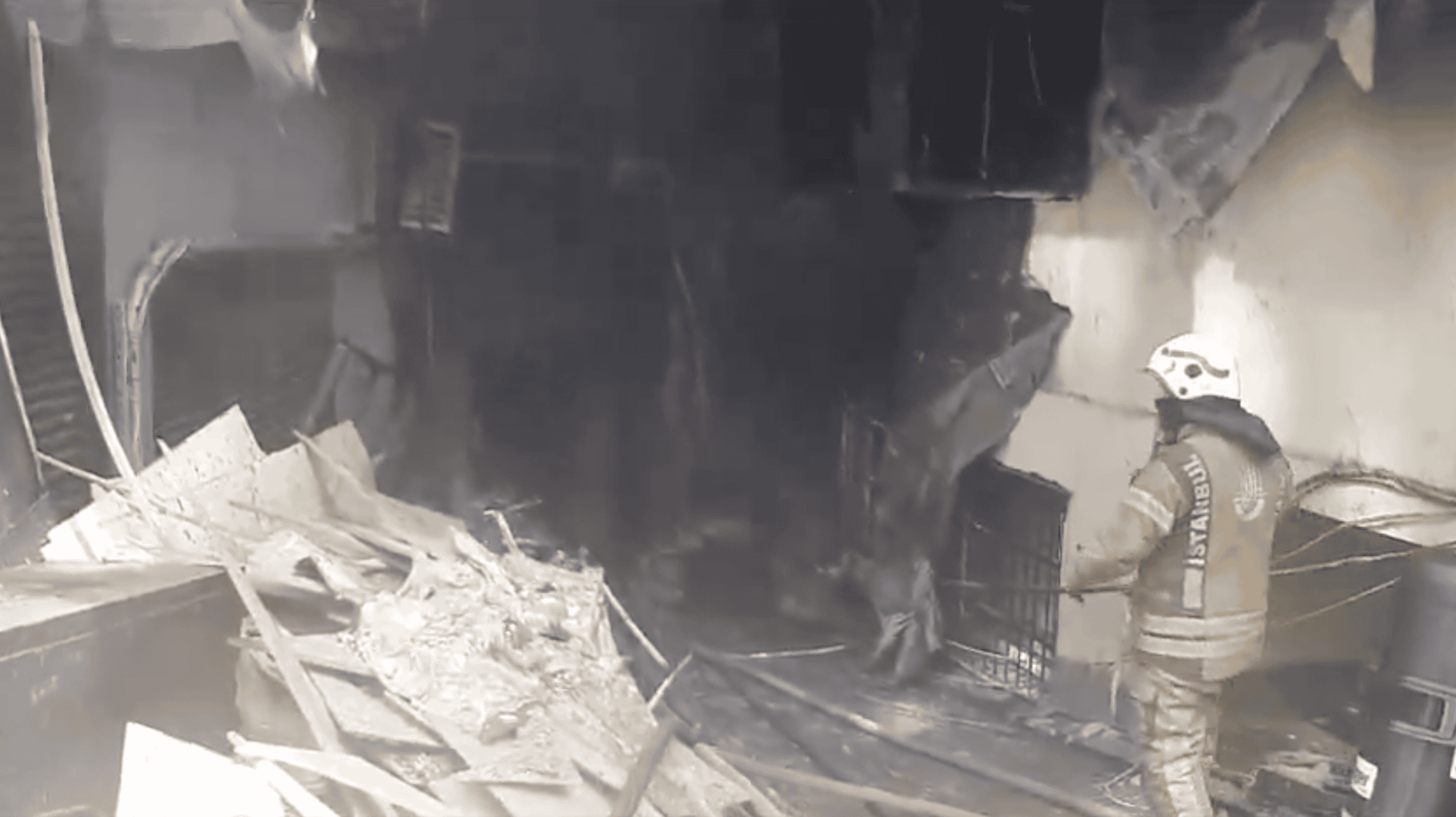 explozie urmată de un incendiu puternic la un club de noapte din istanbul. cel puțin 25 de oameni au murit (video)