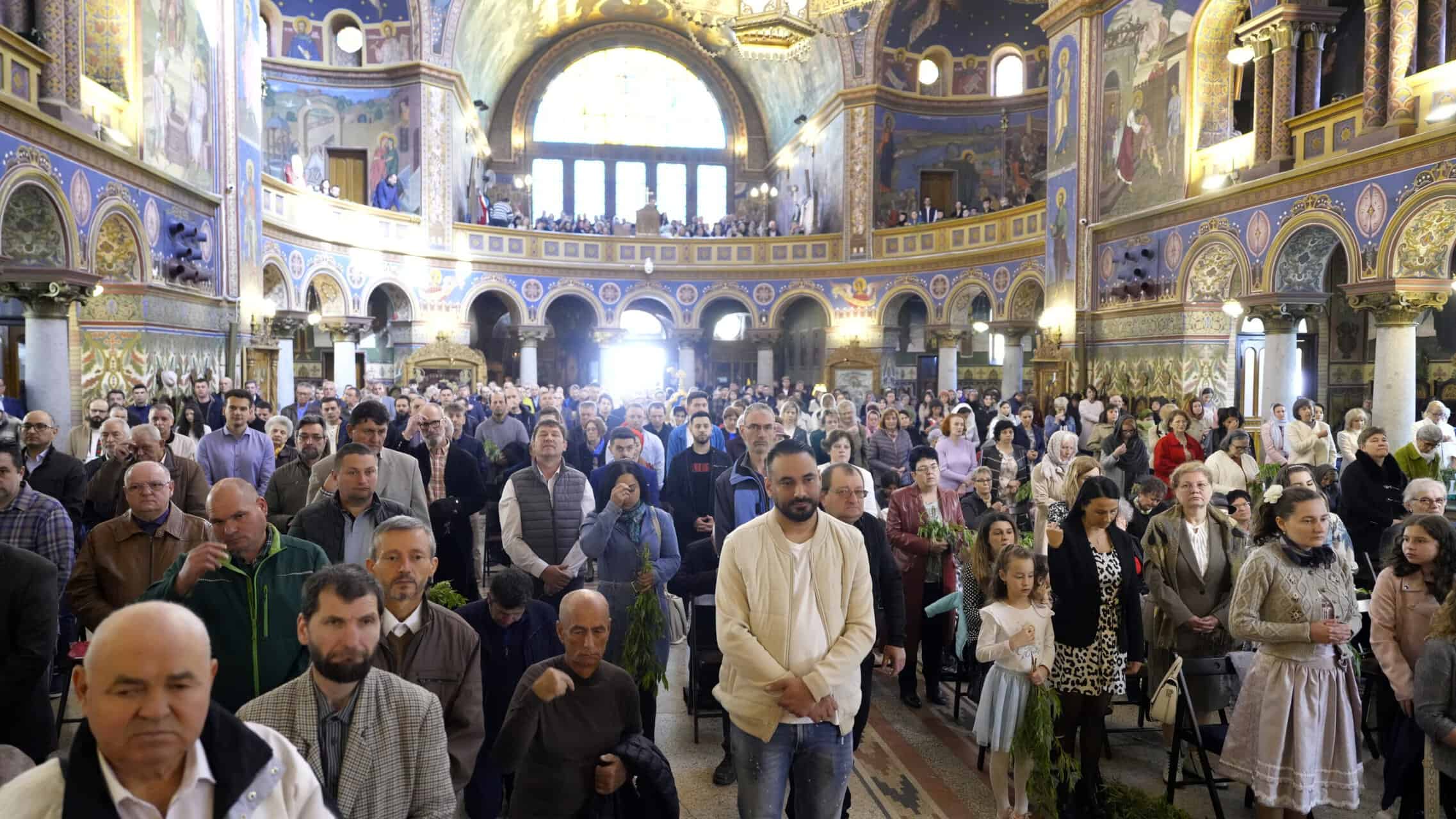 duminica floriilor la catedrala mitropolitana din sibiu. sfințire de ramuri de salcie și rugăciune pentru săptămâna patimilor (foto)