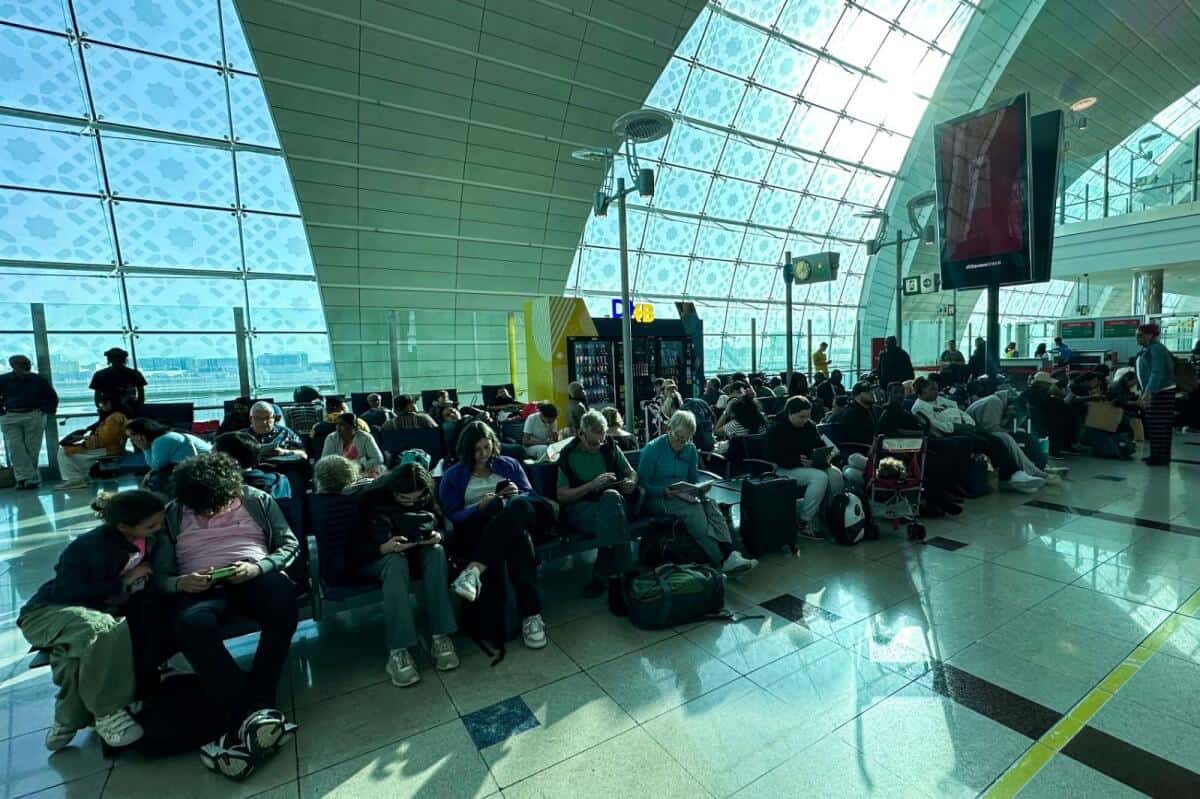 mae: români blocați pe aeroportul internaţional dubai, din cauza indundațiilor