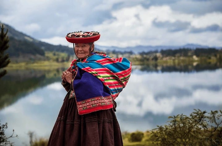 explorând diversitatea feminină: o întâlnire dialog cu fotografa mihaela noroc în sibiu, la humanitas