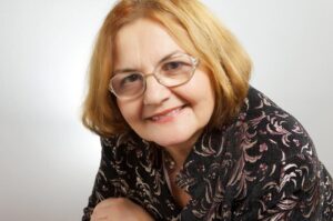 explorând diversitatea feminină: o întâlnire dialog cu fotografa mihaela noroc în sibiu, la humanitas