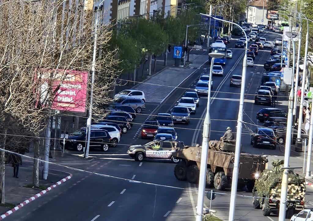 pregătiri pentru ziua porților deschise la comandamentul nato din sibiu. a fost adusă ”artileria” militară (foto)