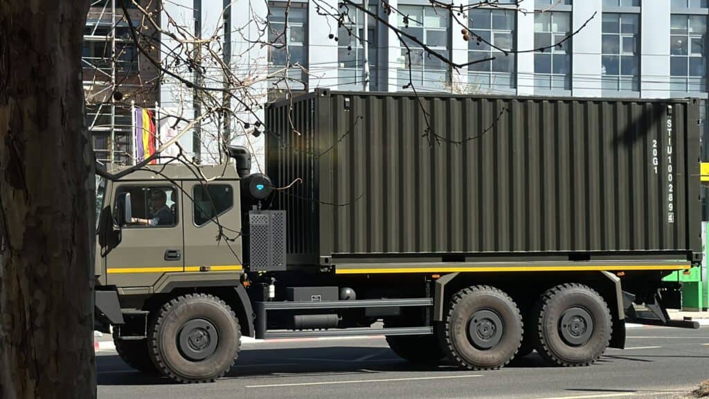 pregătiri pentru ziua porților deschise la comandamentul nato din sibiu. a fost adusă ”artileria” militară (foto)