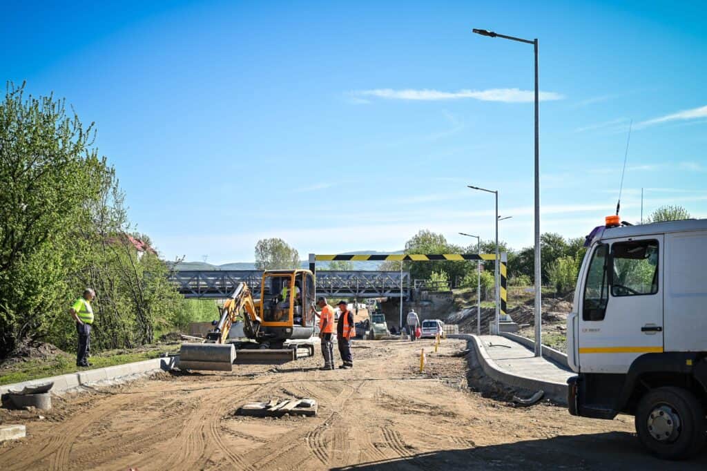 Strada Viitorului aproape de finalizare. A mai rămas de turnat asfaltul pe carosabil și pe trotuare (foto)