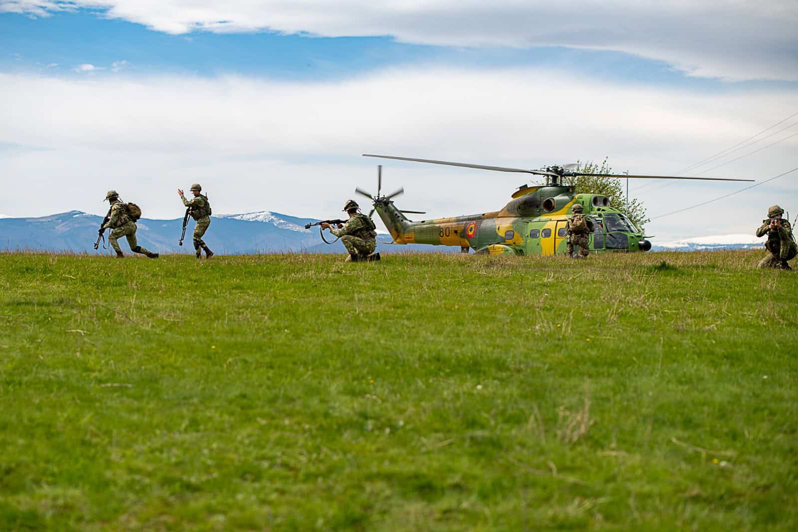 exercițiu militar amplu al studenților academiei forțelor terestre „nicolae bălcescu” în sibiu (foto)