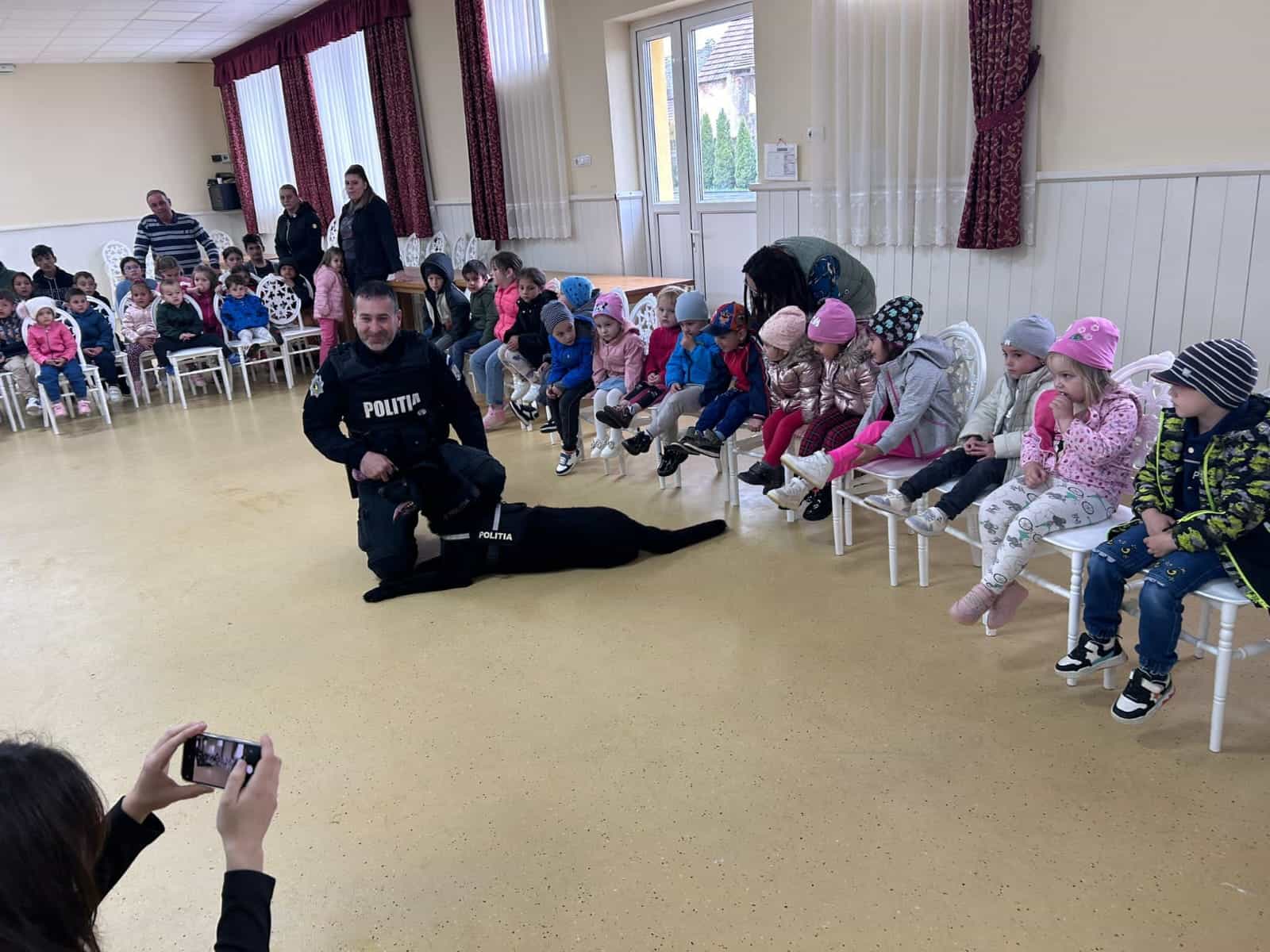 polițiștii sibieni au marcat "săptămâna verde" prin campanii de informare și prevenire în școli (foto)