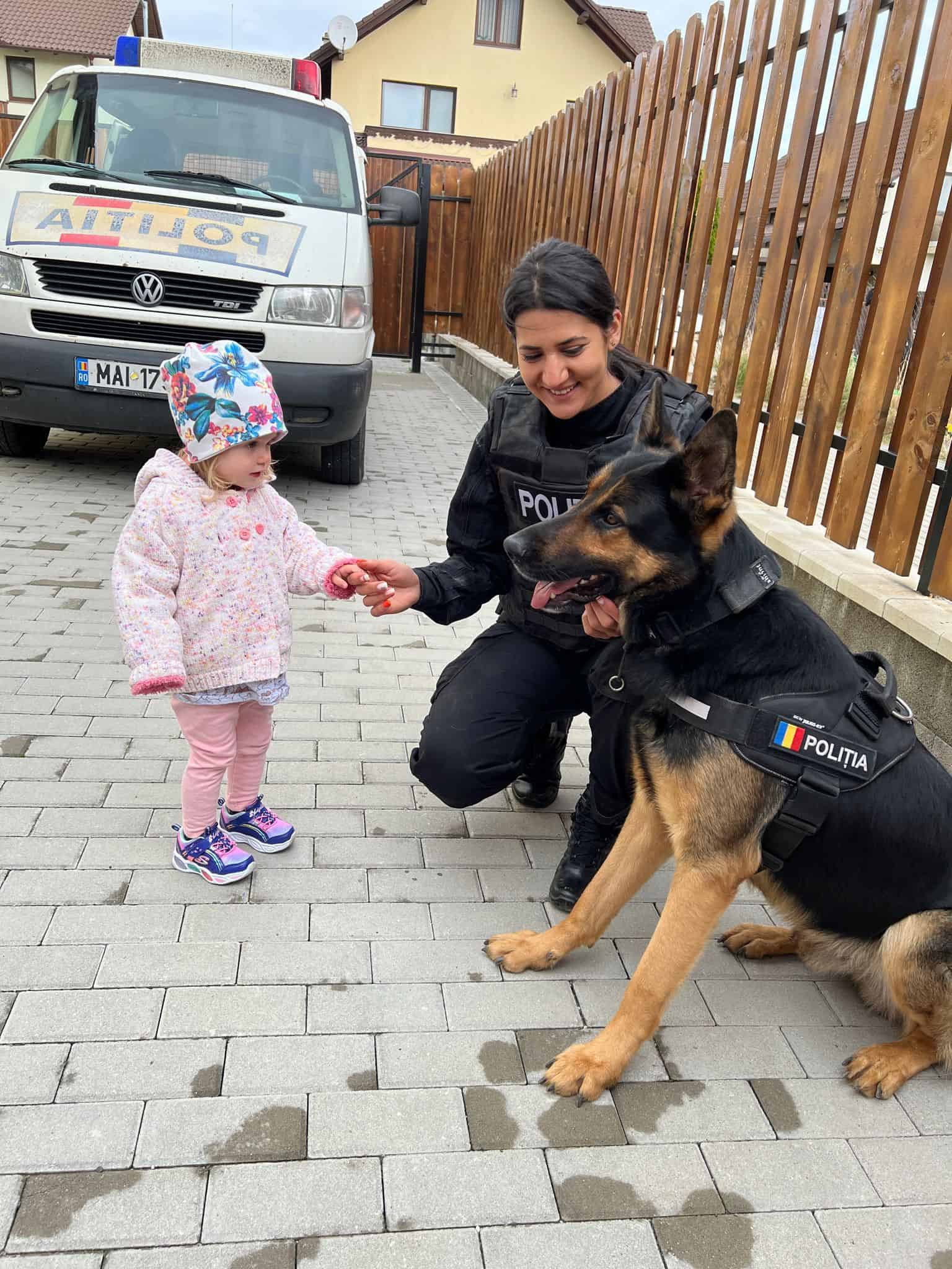 polițiștii sibieni au marcat "săptămâna verde" prin campanii de informare și prevenire în școli (foto)