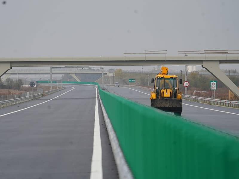 s-a deschis circulația pe cea mai nouă autostradă din românia. deocamdată are doar 13 kilometri (video)