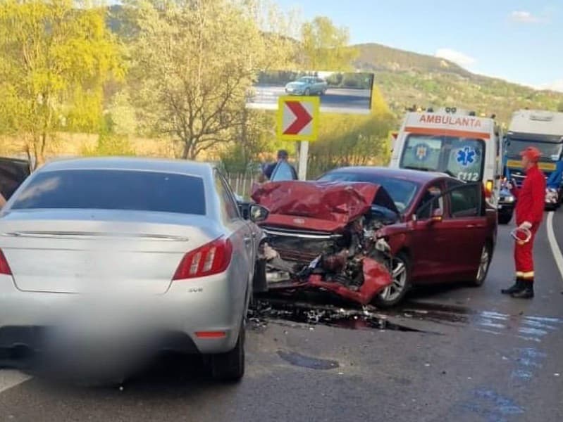 accident pe dn7 la călimănești. patru răniți duși la spital (update)