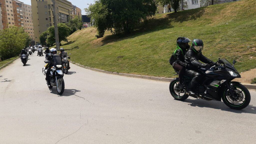 paradă cu zeci de motocicliști pe străzile din sibiu. „trebuie să știe șoferii că am ieșit în trafic” (foto, video)