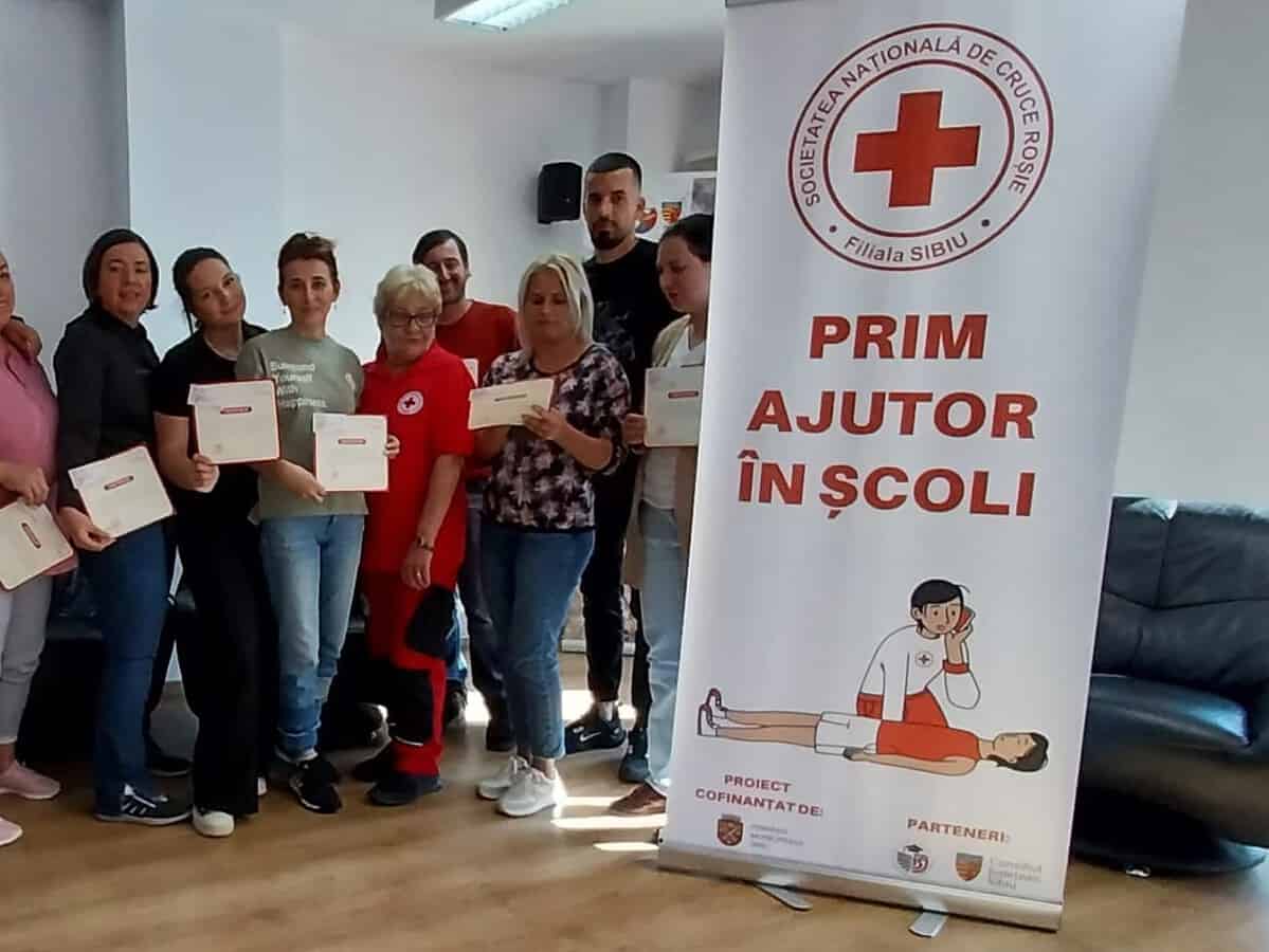 aproape 200 de cadre didactice din sibiu instruite în acordarea primului ajutor (foto)