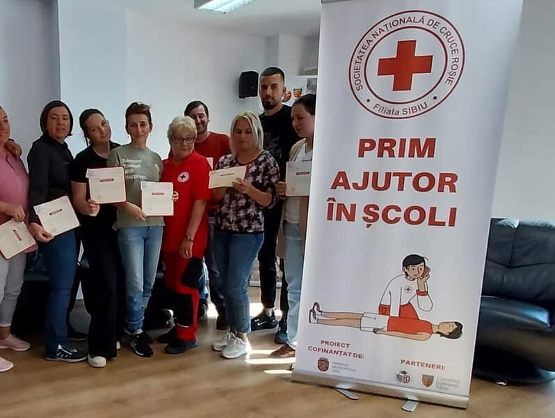 Aproape 200 de cadre didactice din Sibiu instruite în acordarea primului ajutor (foto)