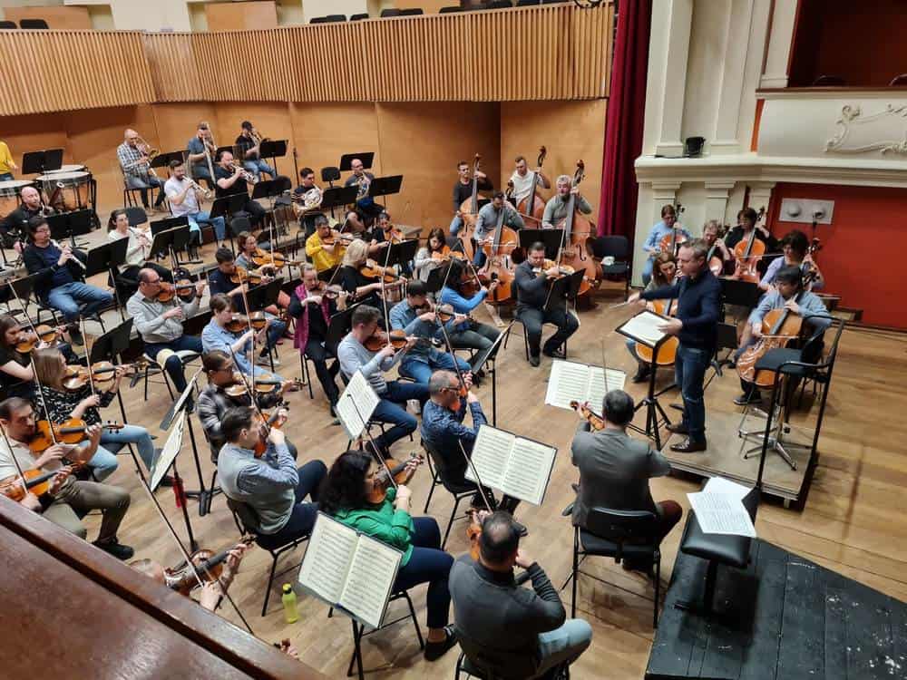 Violoncelistul Francez Marc Coppey revine la Filarmonica Sibiu. Anunț important pentru spectatorii care au bilete anulate din 14 martie