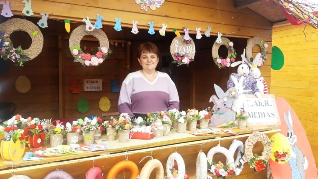 zeci de vizitatori au luat cu asalt târgul de paște din sibiu. „cred că este cel mai frumos târg de până acum” (foto, video)