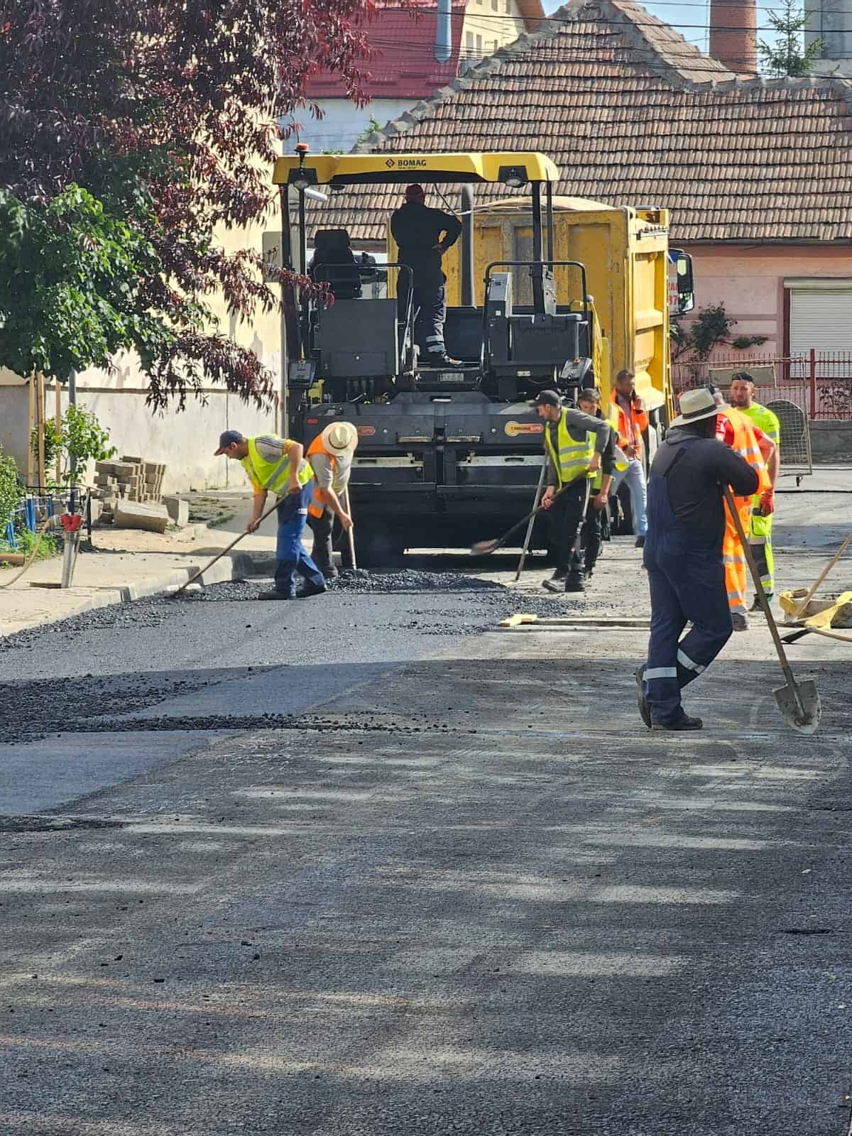 lucrări de asfaltare pe strada someșului din mediaș (foto video)