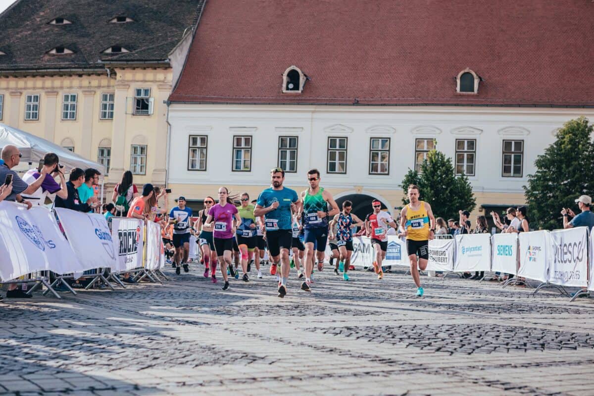 restricții în weekend pe mai multe străzi din sibiu cu ocazia maratonului internațional