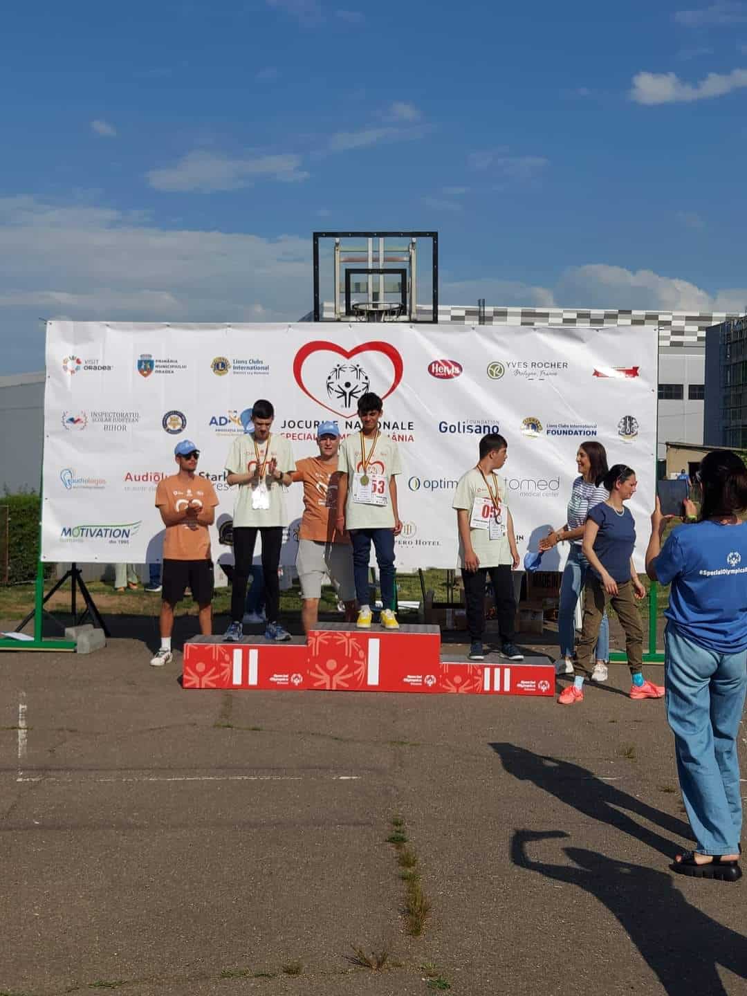 opt medalii de aur câștigate de 7 elevi din sibiu la la jocurile naționale special olympics (foto)