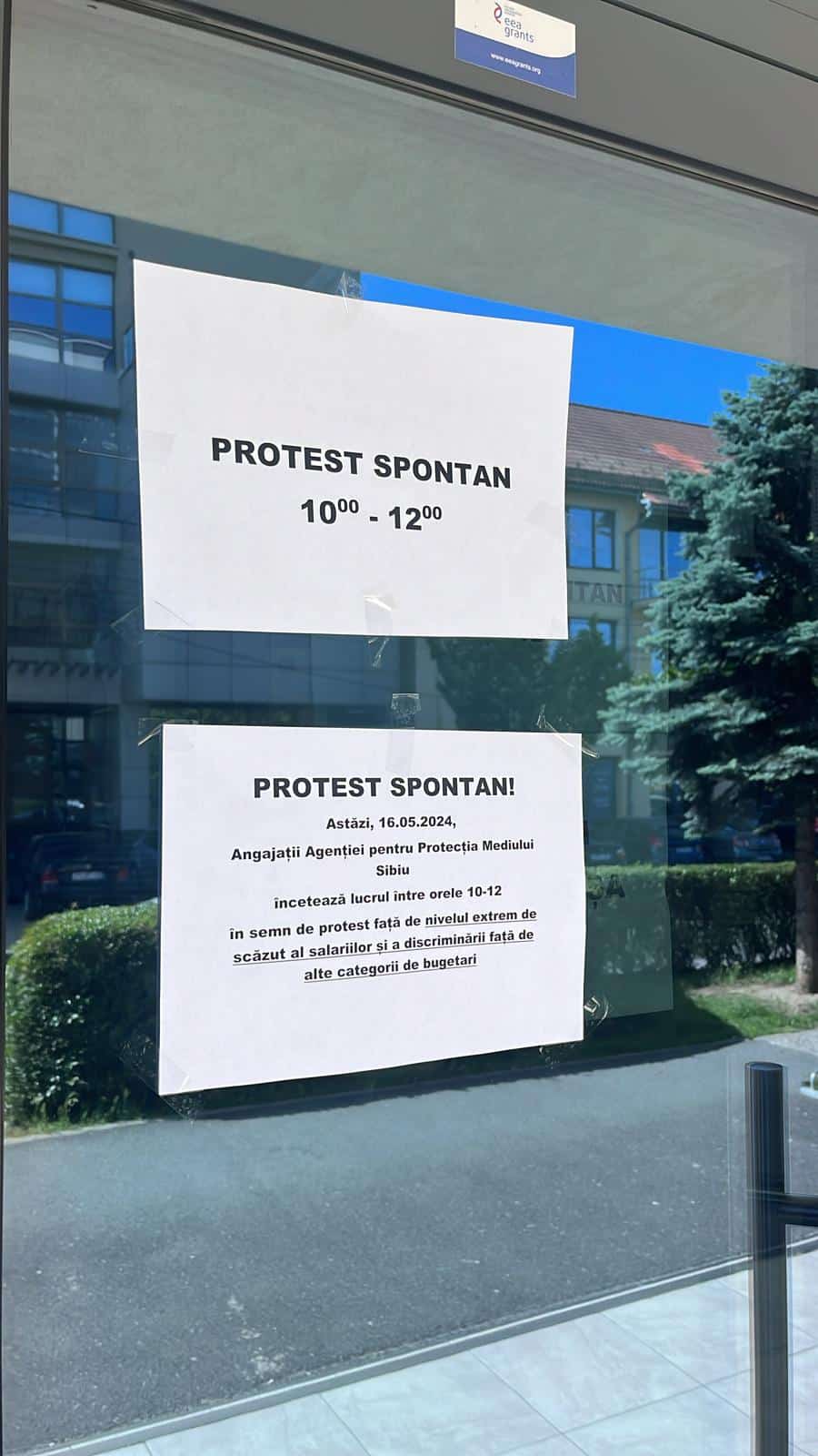 Angajații Agenției pentru Protecția Mediului Sibiu protestează împotriva discriminării salariale între instituții (foto video)