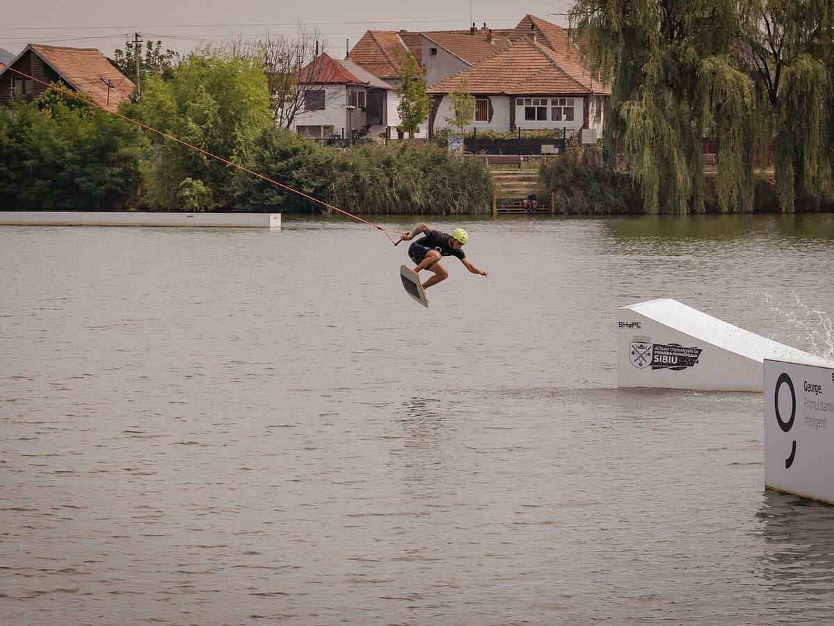 Sibiul va găzdui a treia ediție a competiției internaționale de schi nautic și wakeboard: Sibiu Wake Trophy