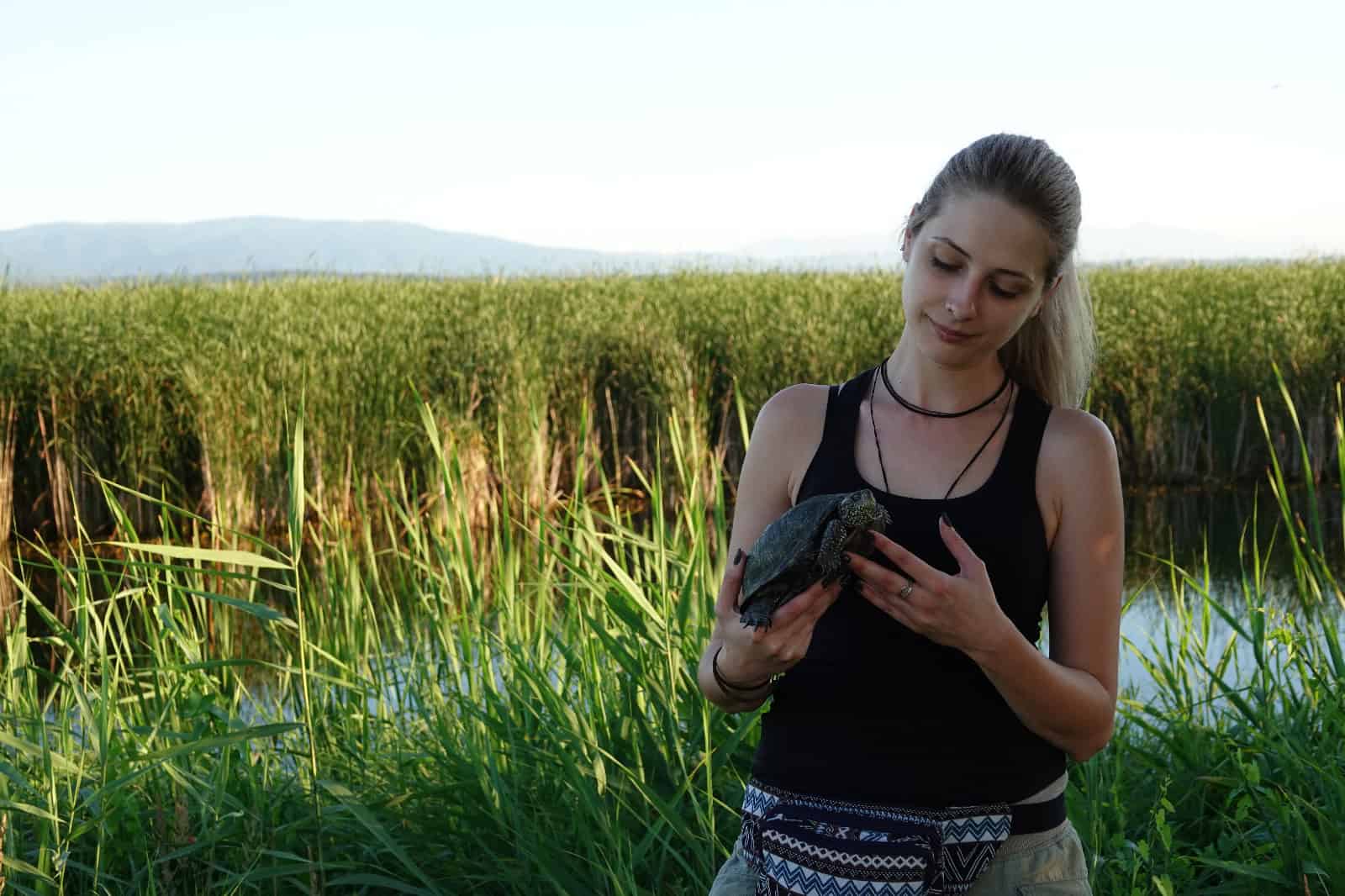 George și Carina, medicii din Sibiu care salvează broaște țestoase abandonate (foto video)