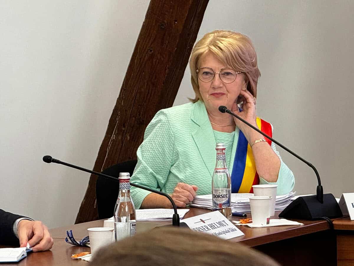 Averea primarului și a celor doi viceprimari ai Sibiului. Aproape 300.000 de lei a câștigat Astrid Fodor anul trecut