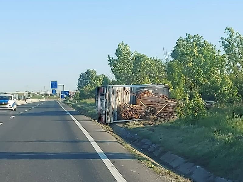 camion răsturnat pe dn1 la mohu