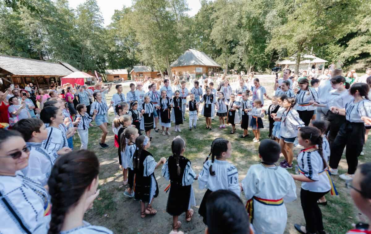 Junii Sibiului vin cu un program stufos la Târgul Național de Ecoturism din Muzeul Astra (foto)