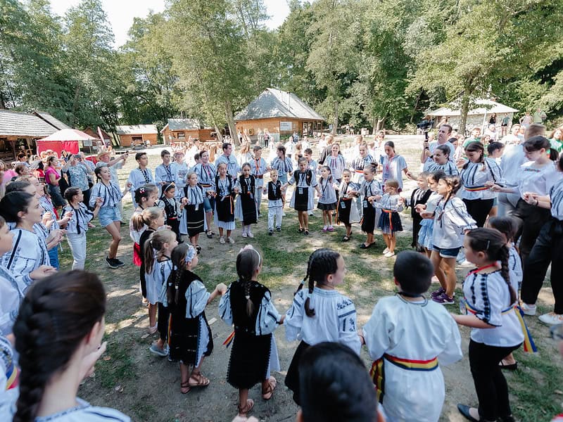 junii sibiului vin cu un program stufos la târgul național de ecoturism din muzeul astra (foto)