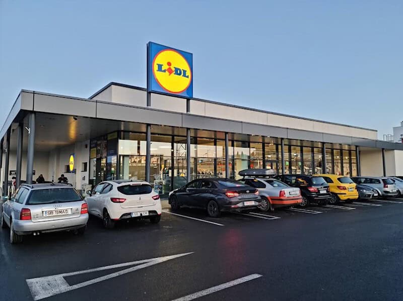 muște în cafeaua de la unul din automatele de cafea din magazinul lidl de vizavi de shopping city (video)