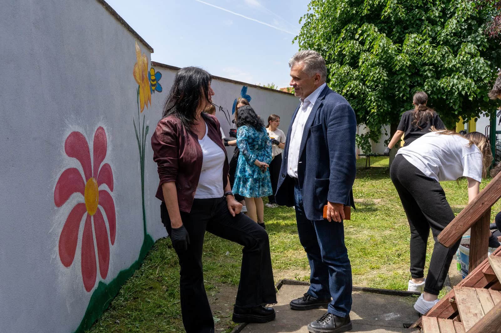 voluntarii colegiului "școala națională de gaz" au înfrumusețat grădinițe din mediaș (foto, video)