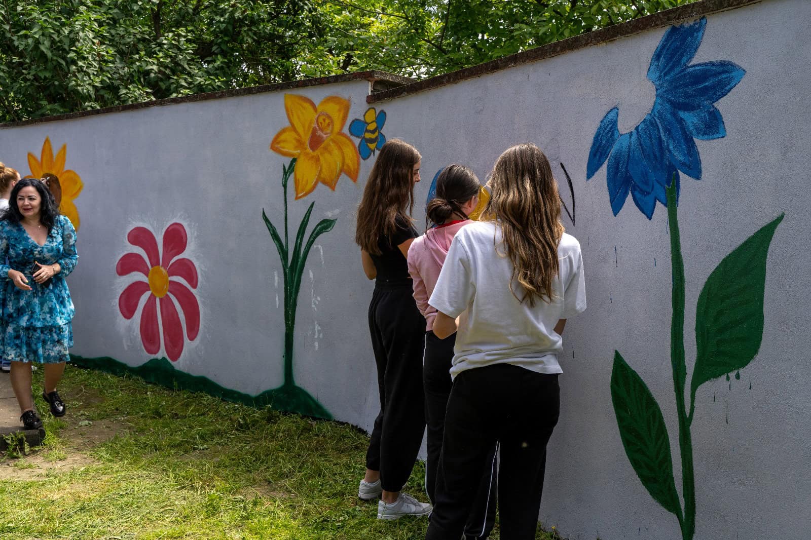 voluntarii colegiului "școala națională de gaz" au înfrumusețat grădinițe din mediaș (foto, video)