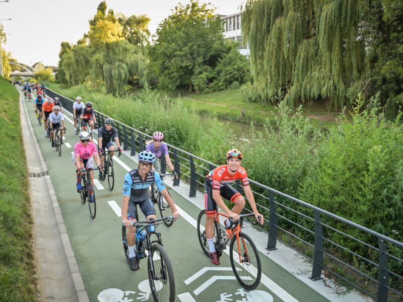 un sibian cere ca pietonii care circulă pe pistele de biciclete să fie amendați