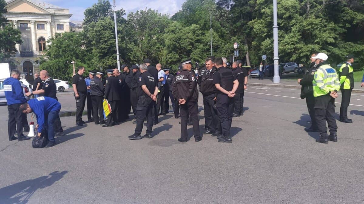 Sindicaliștii din Poliția Locală protestează în Capitală. Zece agenți din Sibiu au mers la miting (foto)