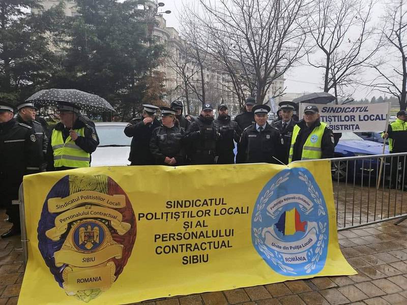 Polițiștii locali din Sibiu protestează la București. „În 8 mai pichetăm Guvernul”