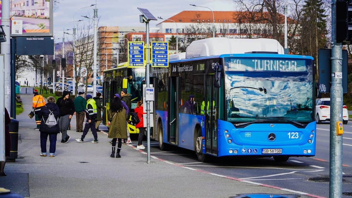 sistem inteligent montat în intersecțiile din sibiu prin care autobuzele vor primi mai repede verde la semafor