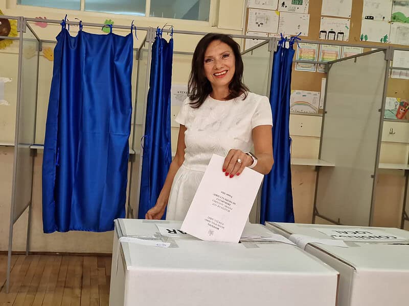 carmen iohannis a mers singură la vot. „am votat pentru o administrație locală performantă” (video)