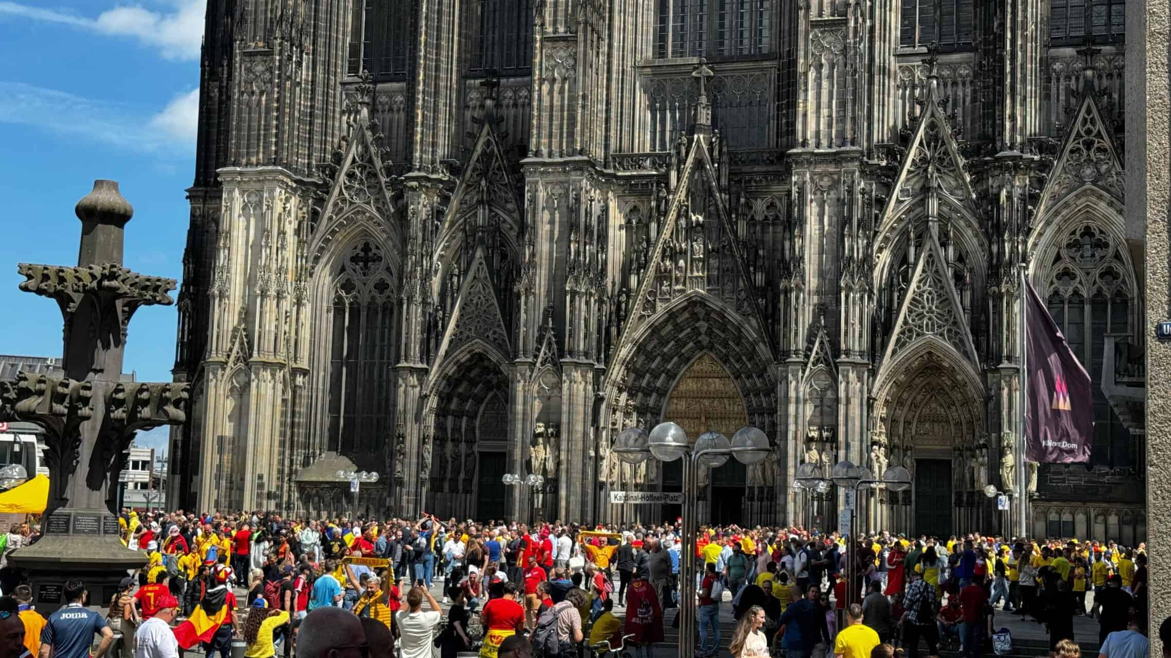 live video foto euro 2024: peste 30.000 de români au invadat koln-ul la meciul româniei. belgia învinge cu 2-0!