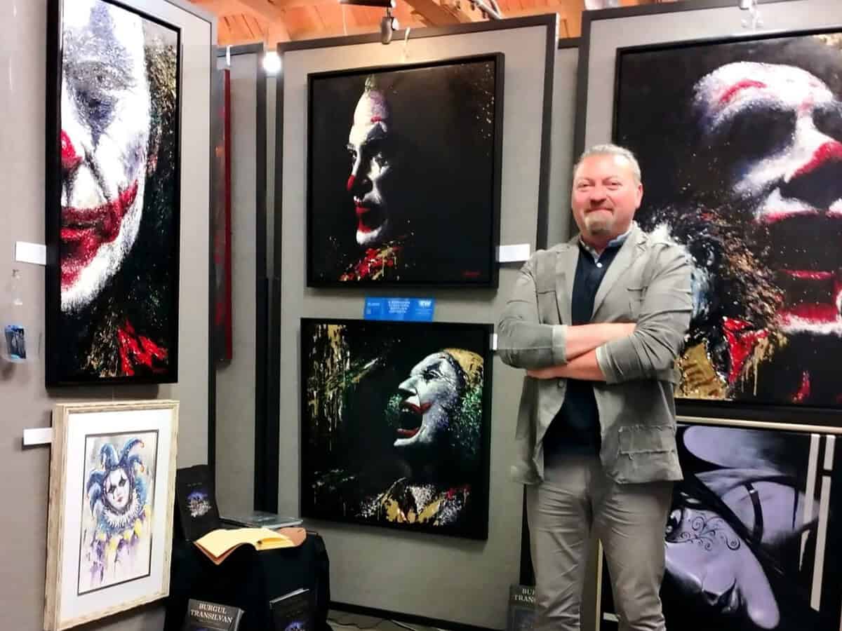 Artist brasovean, absolvent al ULBS, a făcut furori în Los Angeles cu portretele personajului Joker